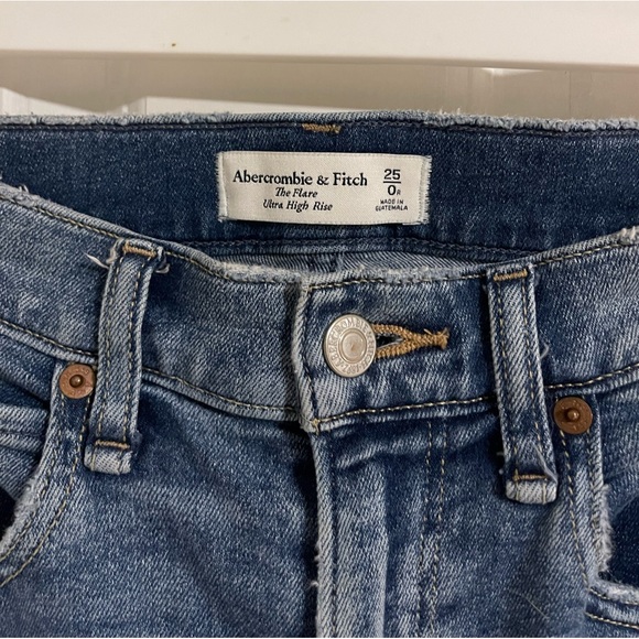 Abercrombie - The Flare Ultra High Rise Jeans - Picture 3 of 4